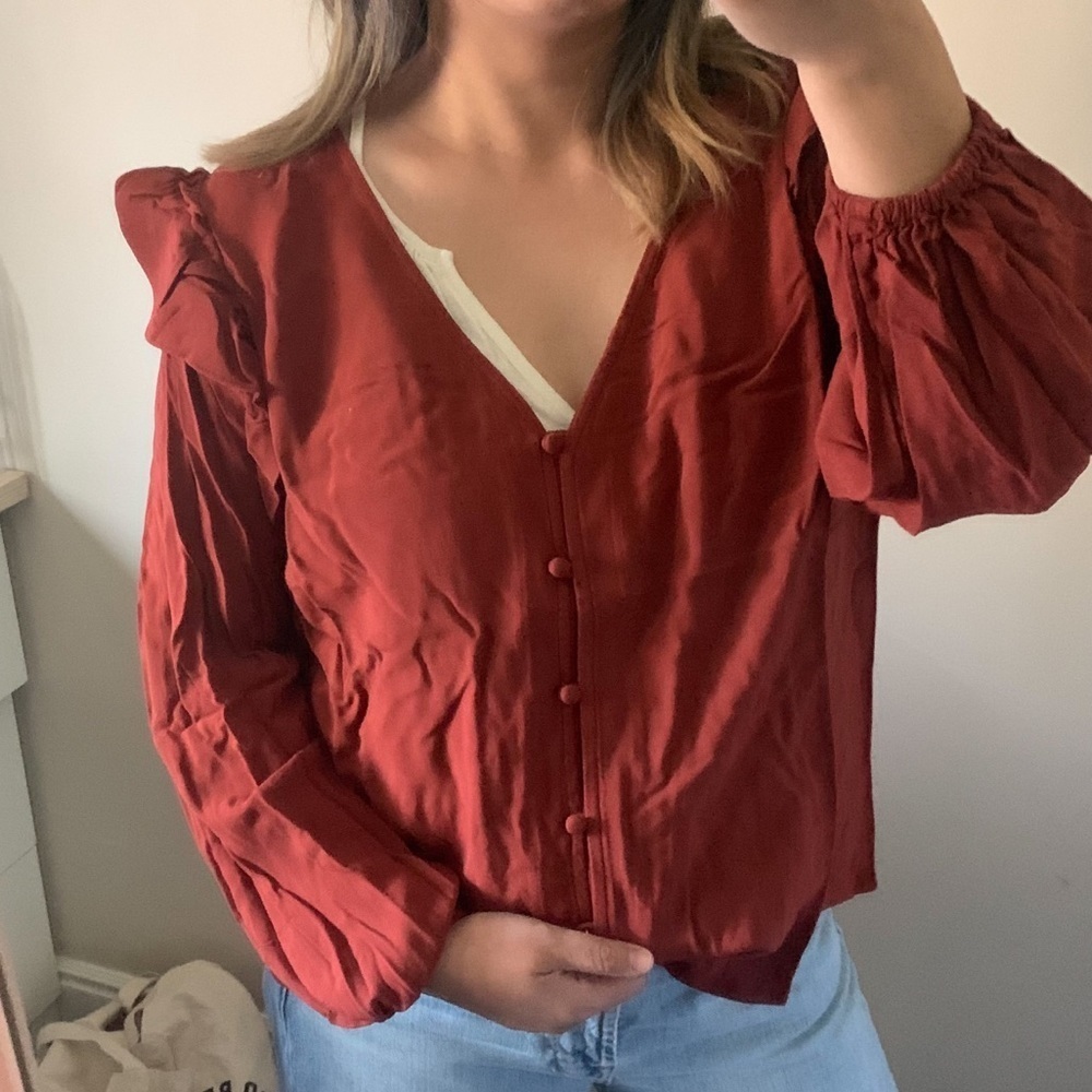 Universal Threads Rust Ruffle Sleeves Blouse. M - Picture 4 of 5